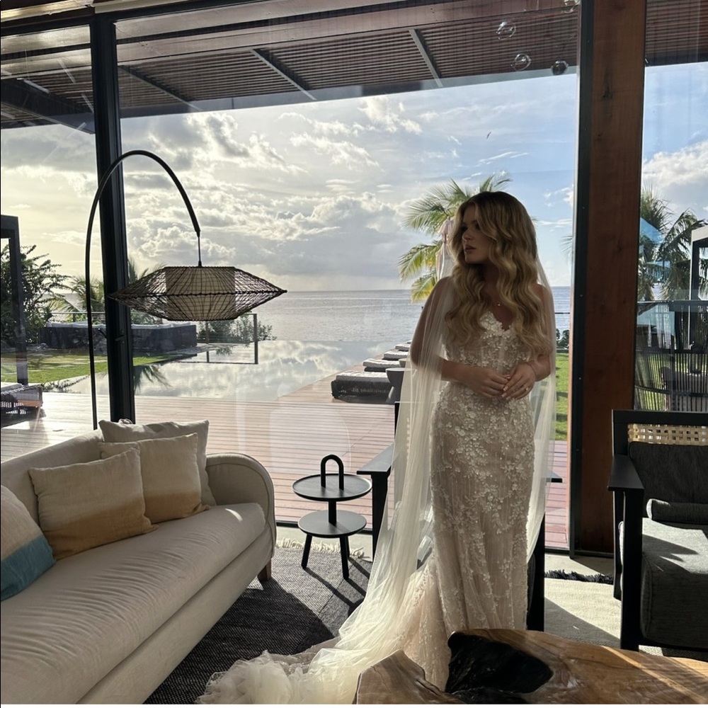 Netta benshabu Allure gown